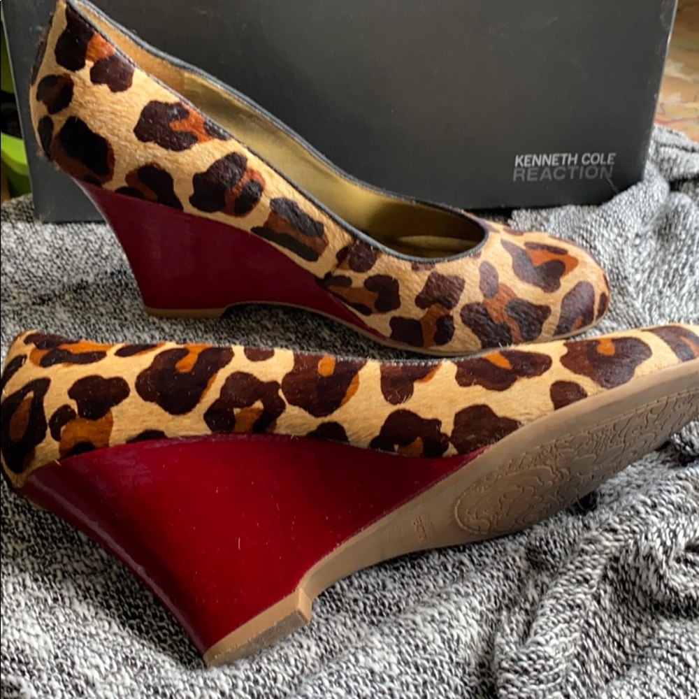 Kenneth Cole Reaction leopard wedges 8.5